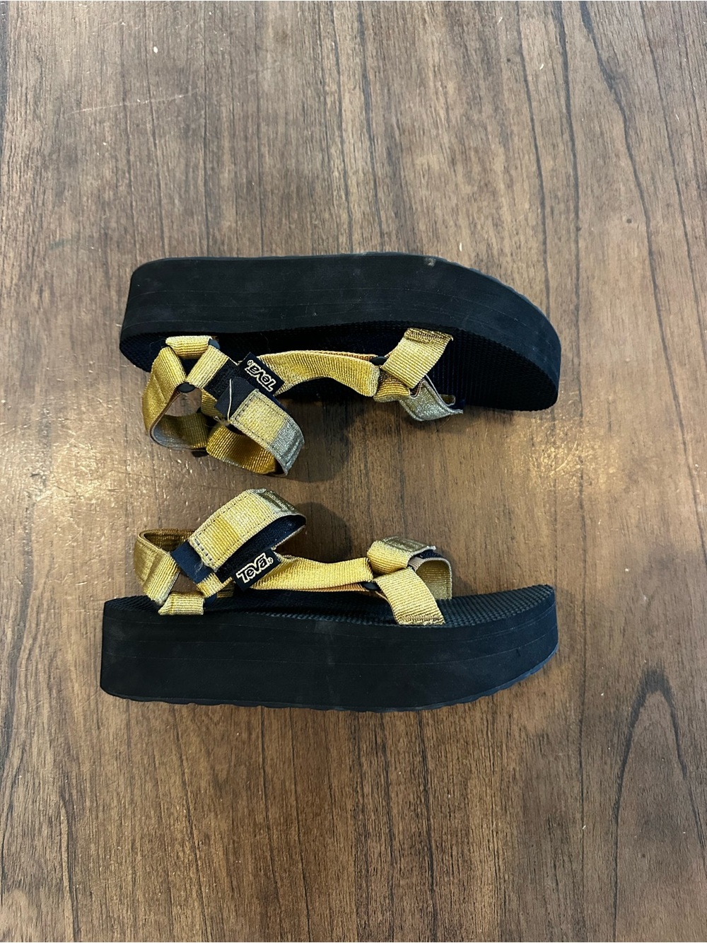 Teva Flatform Universal Women’s 8 Metallic Gold Black Platform Sandals